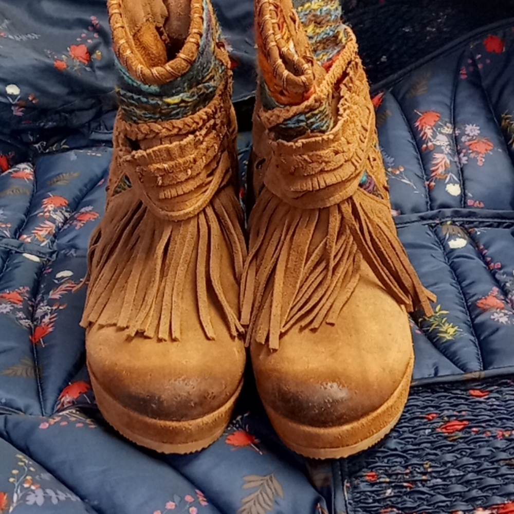 Suede boots